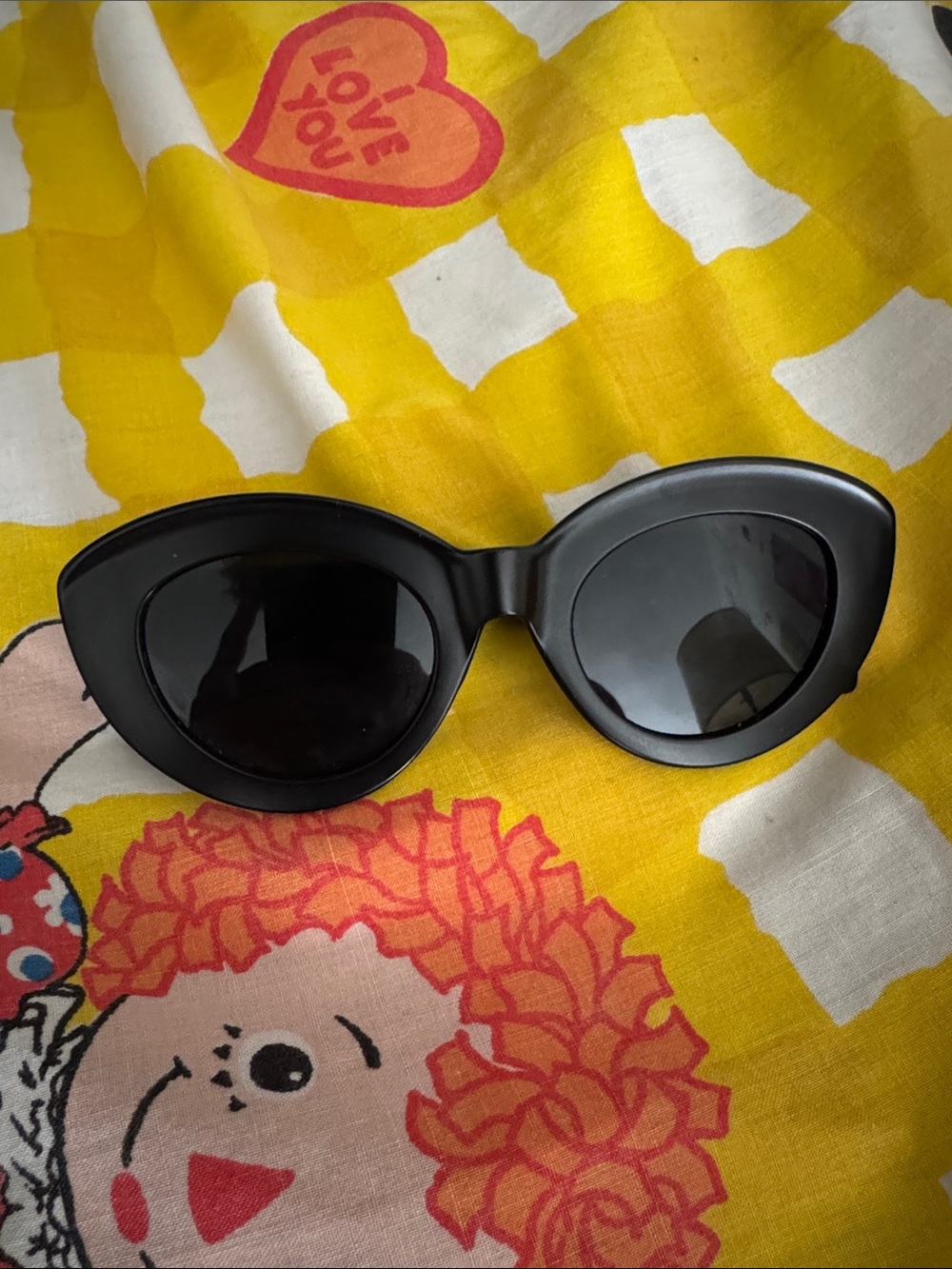 Matte Black Cat-Eye Sunglasses - Classic Women's Shades